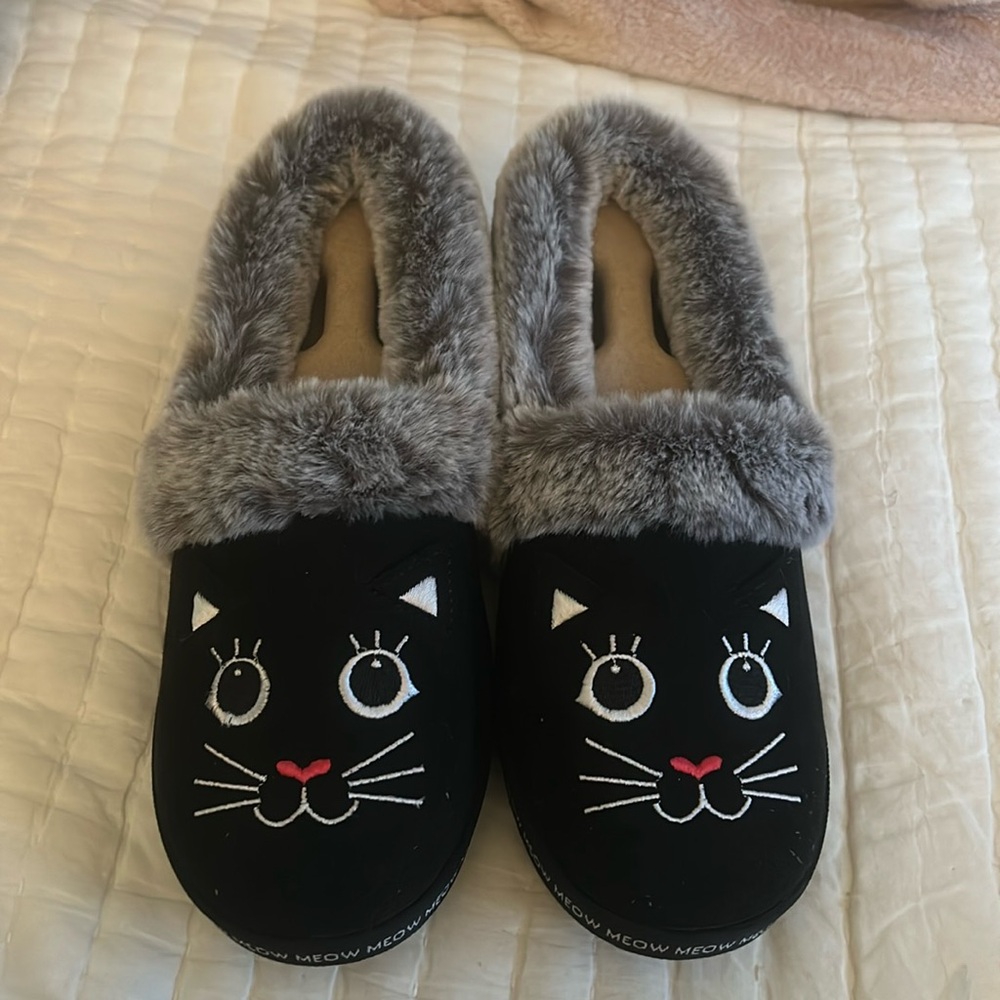 NWT cat slippers